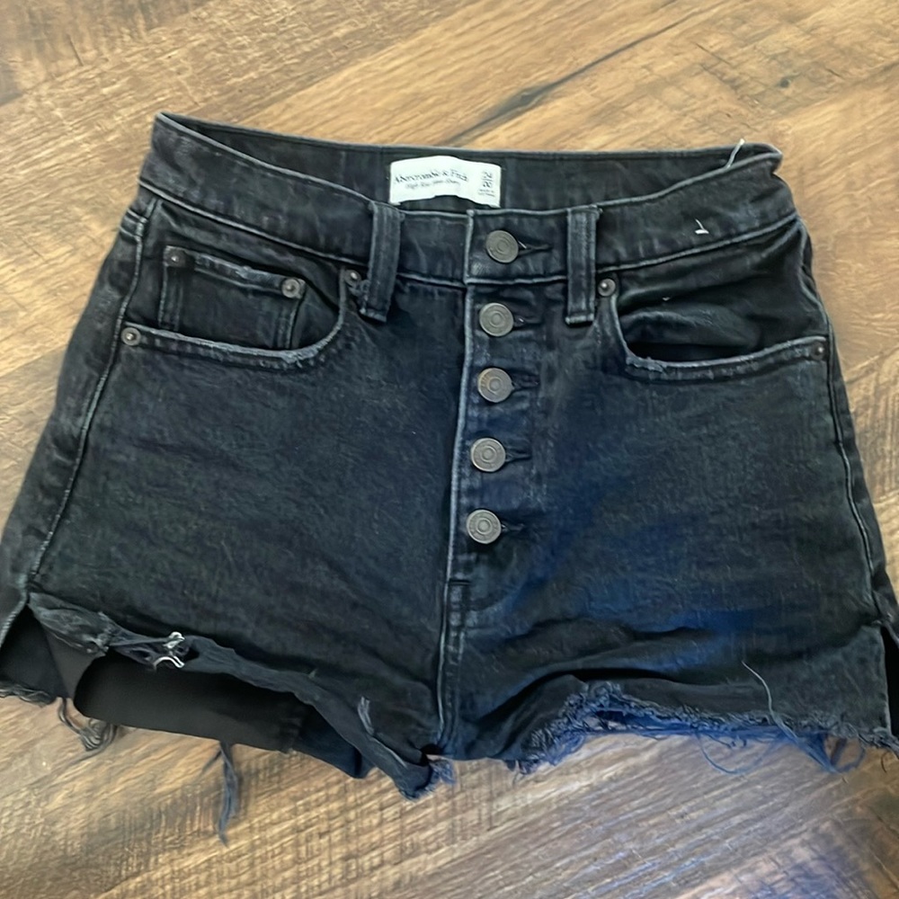 Abercrombie & Fitch High Rise Mom Short. Size 24/00. Washed Black.